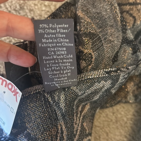 Brown and Black Scarf with Rustic Charm - Picture 5 of 5